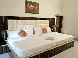 Rollaway beds, bed sheets - Hotel Shanti Mount Abu (Abu Road)