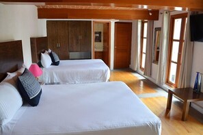 Premium bedding, in-room safe, iron/ironing board, WiFi