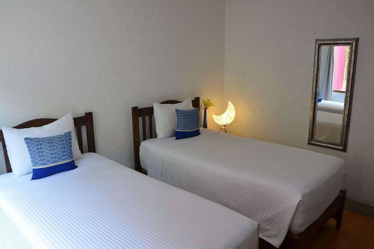 Premium bedding, in-room safe, iron/ironing board, WiFi