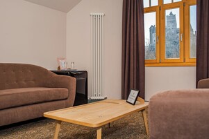 Ropa de cama de alta calidad y minibar 