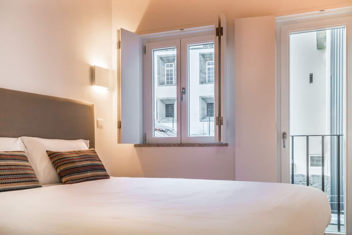 Deluxe Double Room | Minibar, in-room safe, desk, blackout drapes