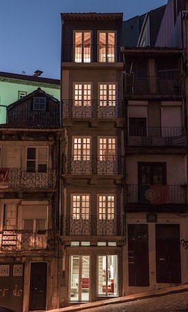 Fachada de la propiedad por la tarde o noche
