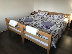 Familierom | Safe på rommet, lydisolert, wi-fi (inkludert) og sengetøy