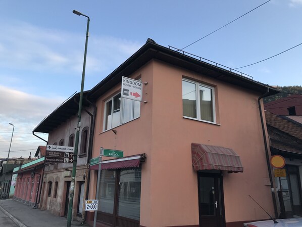 Front of property - Kingdom Rooms Visoko (Visoko)