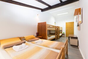 Comfort Room | In-room safe, soundproofing, free WiFi, bed sheets - Kingdom Rooms Visoko (Visoko)