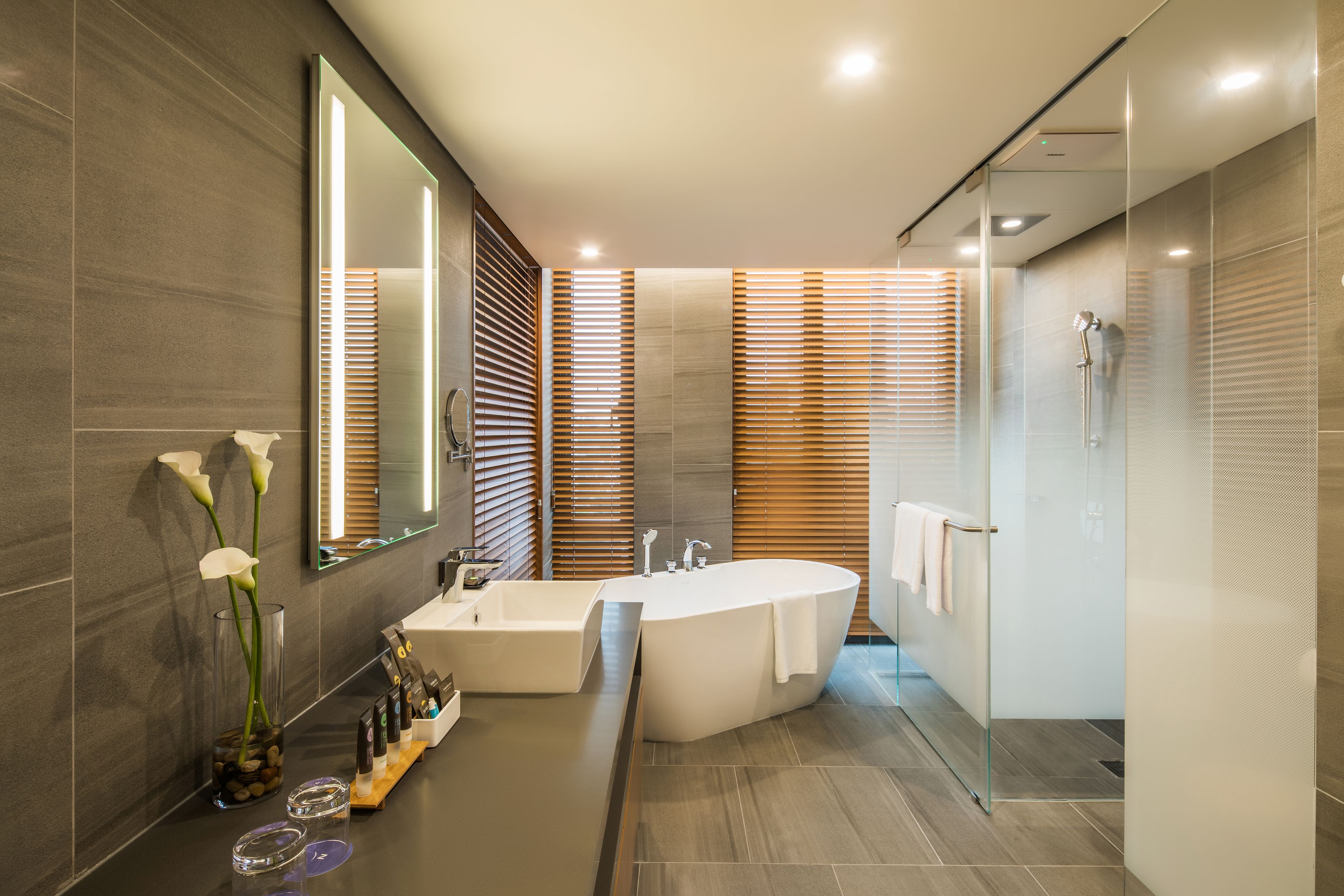 Premier Suite, 1 Double Bed | Bathroom | Eco-friendly toiletries, hair dryer, bathrobes, slippers