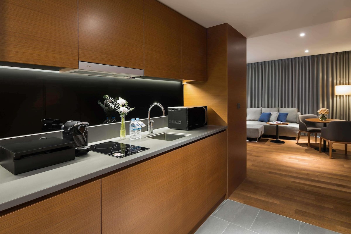 1 bedroom, premium bedding, down comforters, minibar