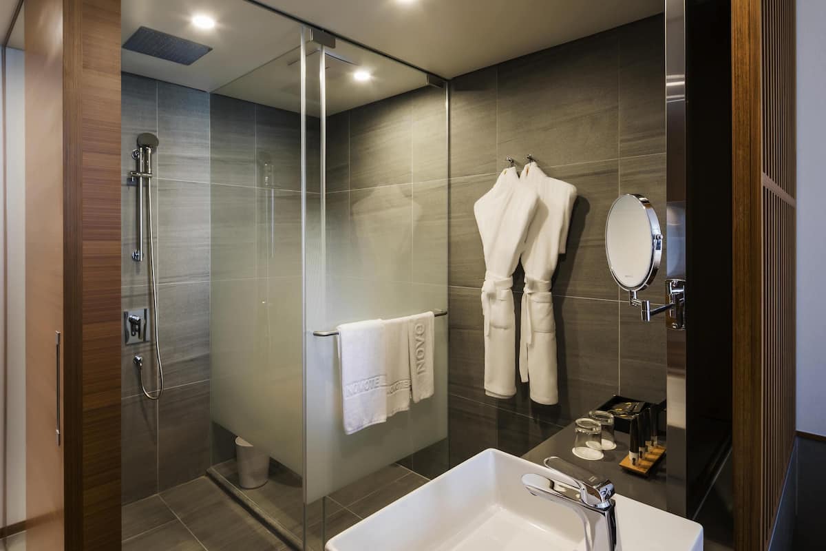 1 bedroom, premium bedding, down duvets, minibar
