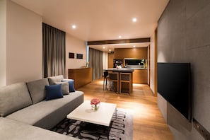 Premier Room, 1 Bedroom (Residence) | Living room
