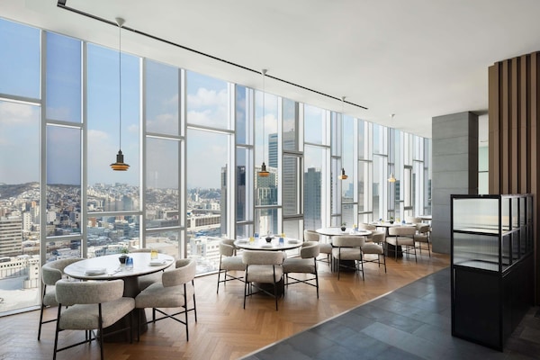 2 bars/lounges, lobby lounge, rooftop bar