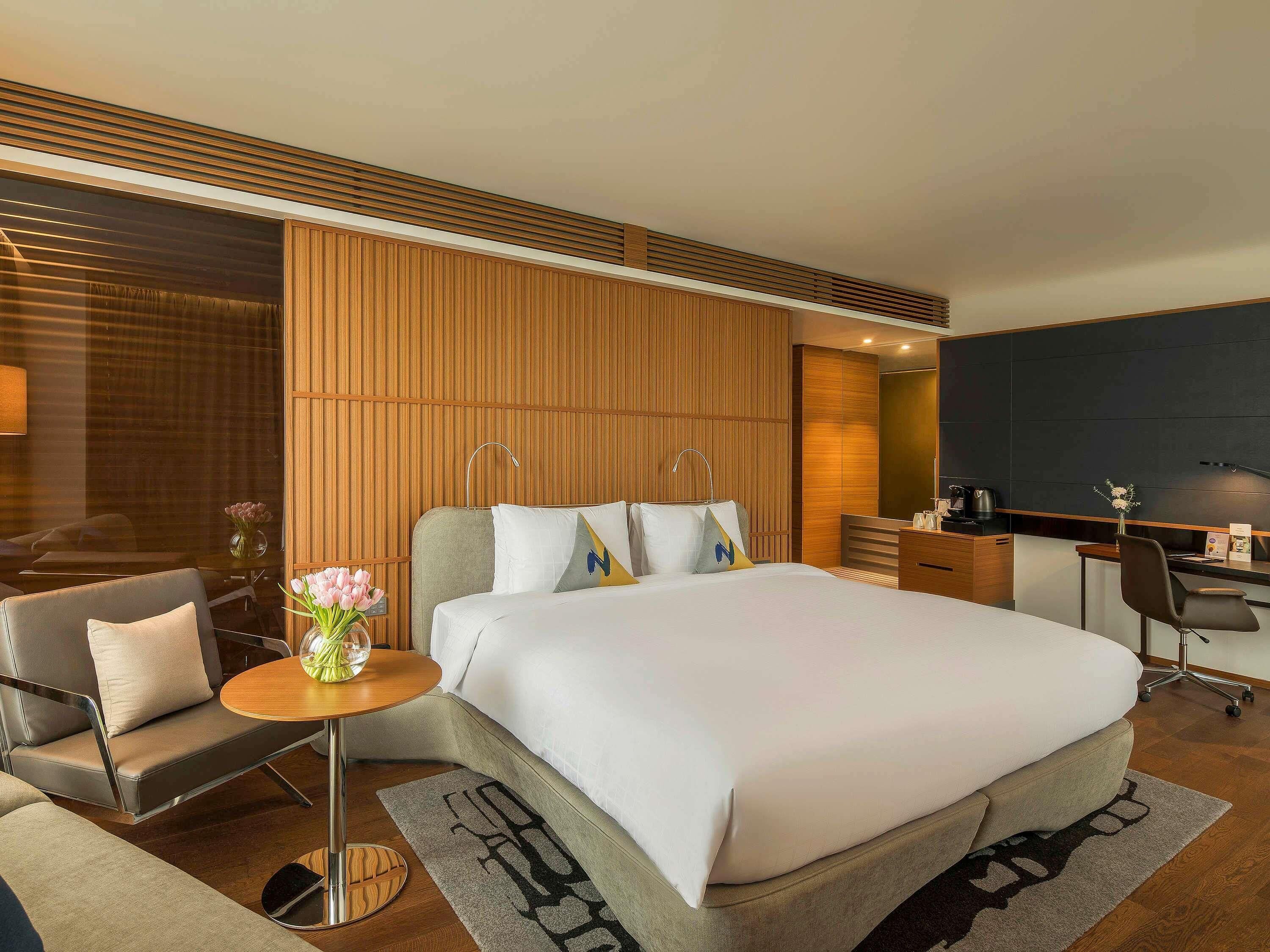 Premier Suite, 1 Double Bed | Premium bedding, down comforters, minibar, in-room safe