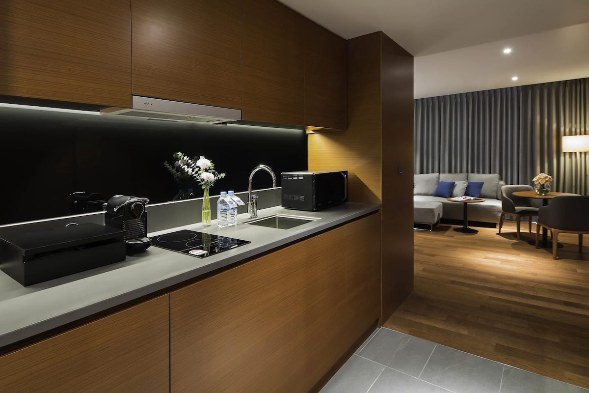 1 bedroom, premium bedding, down duvets, minibar