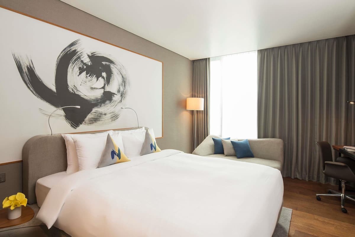 Premium bedding, down comforters, minibar, in-room safe