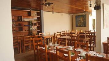 Petit déjeuner continental (3.67 USD par personne)