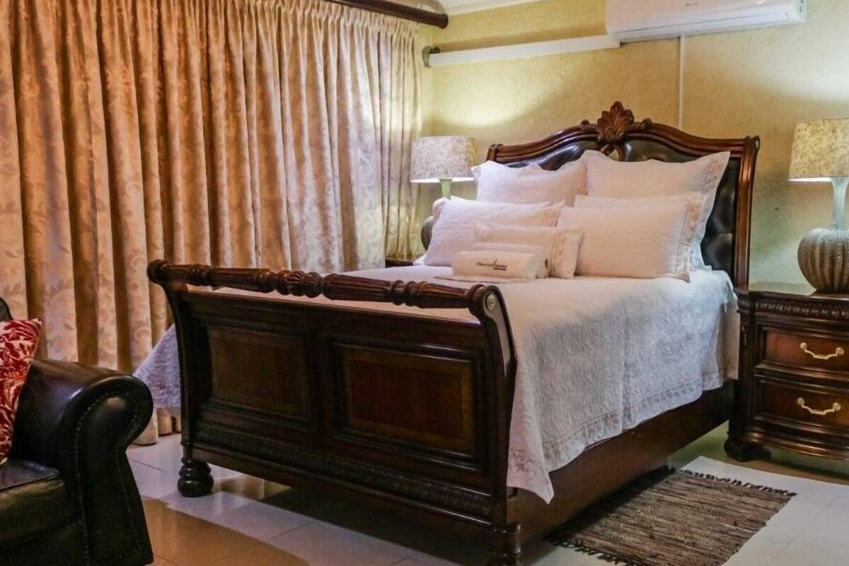 1 bedroom, Egyptian cotton sheets, premium bedding