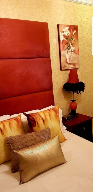 1 bedroom, Egyptian cotton sheets, premium bedding