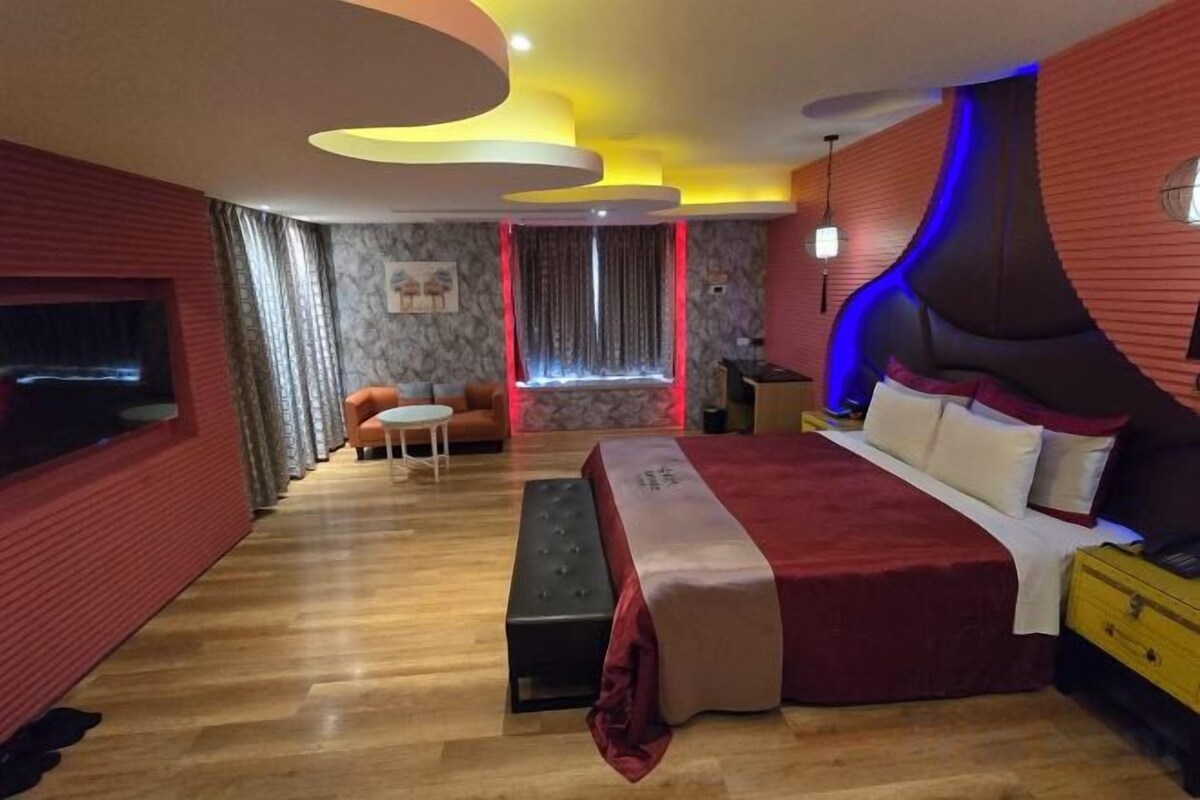 Premium bedding, free minibar, desk, laptop workspace