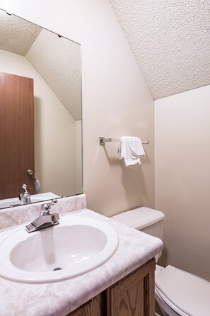 Free toiletries, hair dryer, towels - OYO Hotel Windmill Branson (Branson)