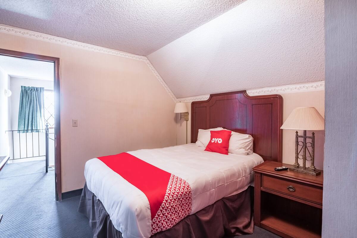 Desk, iron/ironing board, bed sheets
