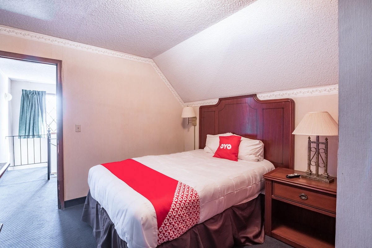 1 bedroom, desk, iron/ironing board, bed sheets