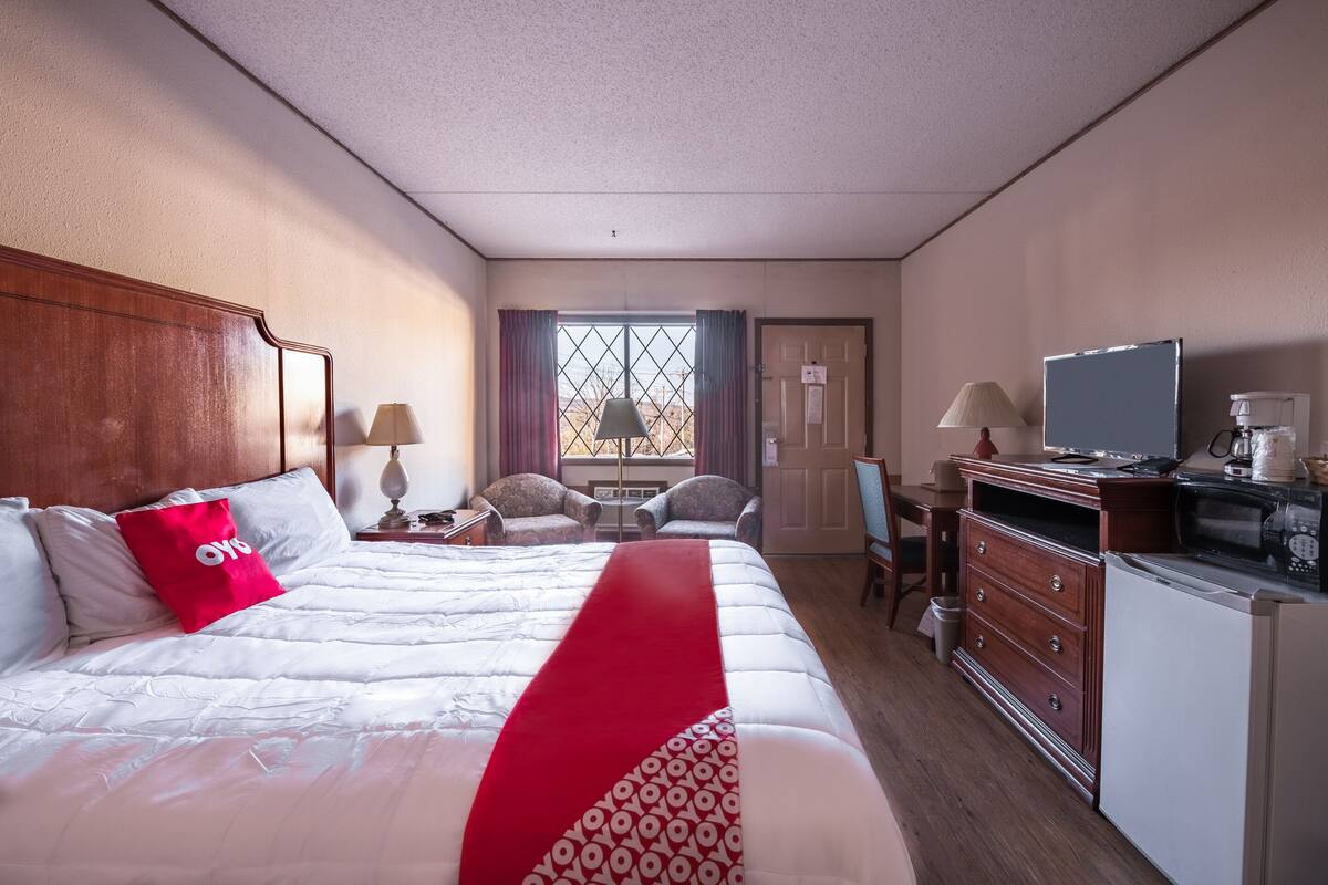 Desk, iron/ironing board, bed sheets