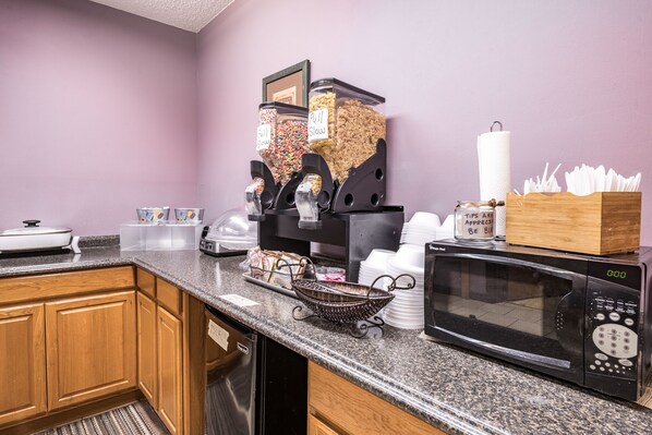 Breakfast area - OYO Hotel Windmill Branson (Branson)