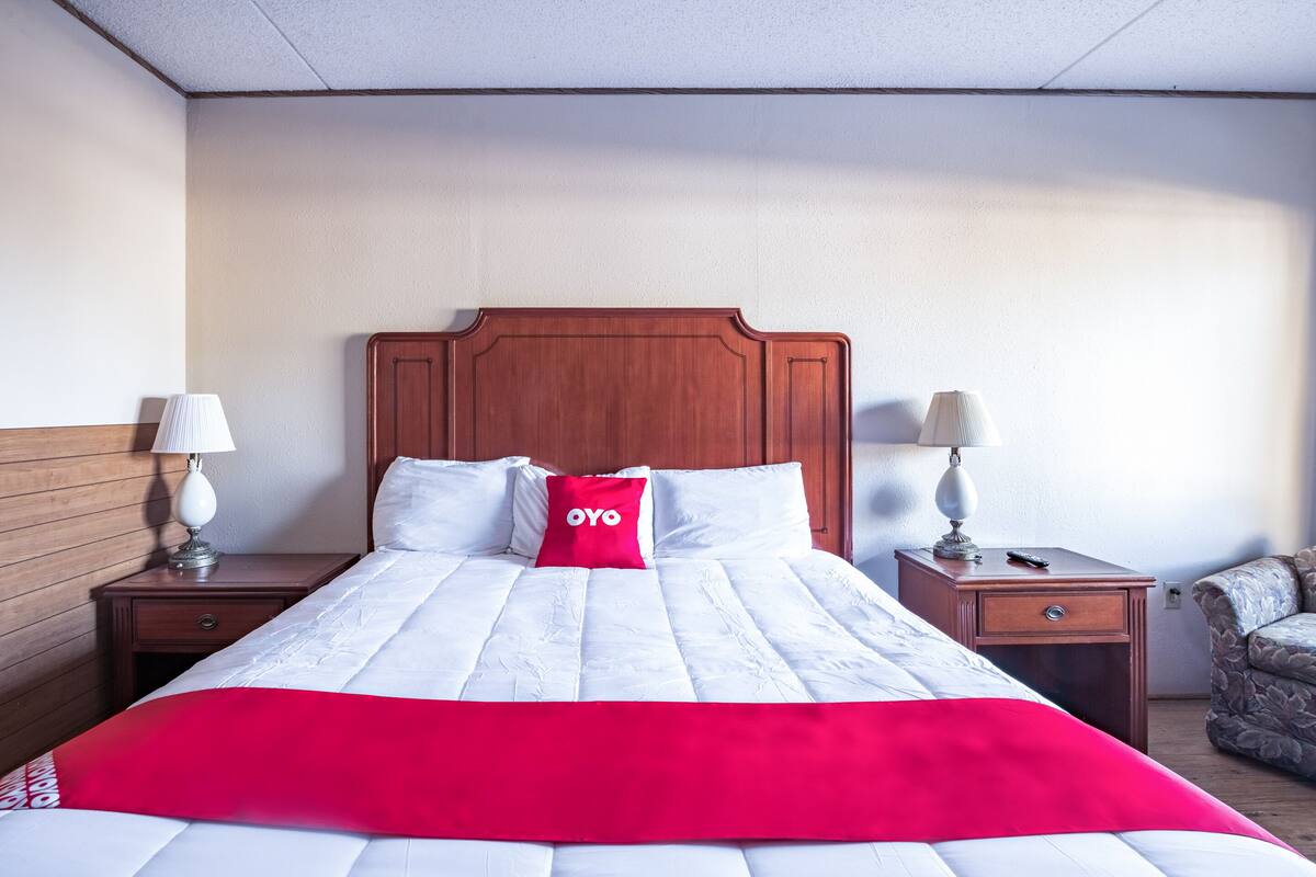 Desk, iron/ironing board, bed sheets