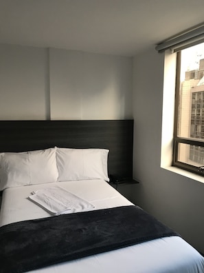 Cofres nos quartos, escrivaninha, Wi-Fi de cortesia, roupa de cama