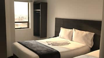 Brankas, meja kerja, Wi-Fi gratis, dan seprai linen