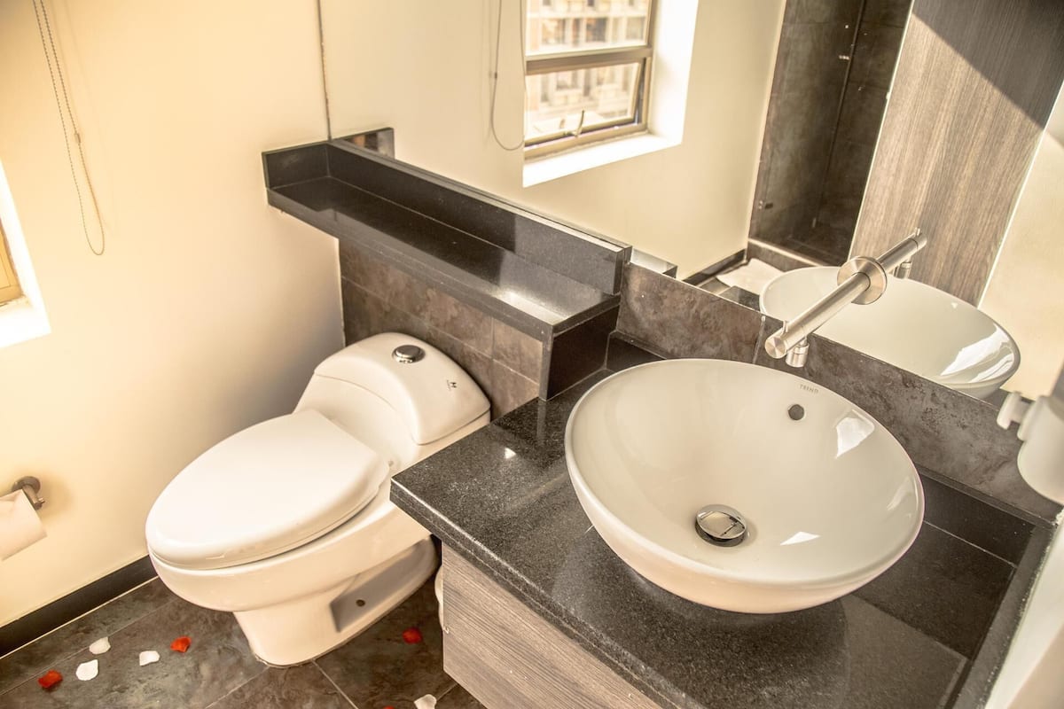 Bathroom | Shower, free toiletries, towels