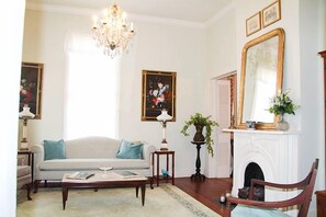 Library - Riverboat Bed & Breakfast (Natchez)