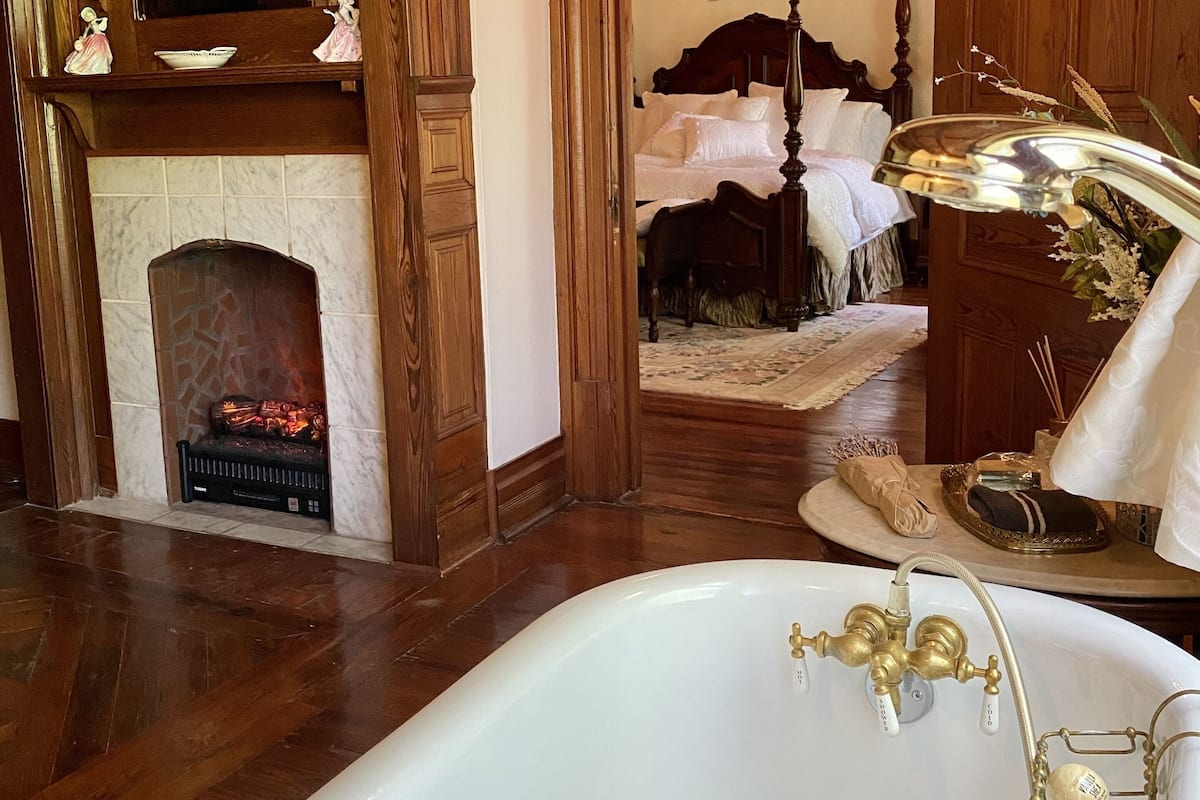 Suite, baño privado (Pearl Suite) | Baño | Amenidades de baño gratuitas, secadora de cabello, toallas