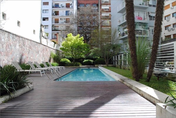 Außenpool, Liegestühle