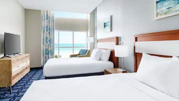 Suite, 2 habitaciones | Caja fuerte, escritorio, cortinas opacas y tabla de planchar con plancha