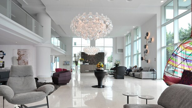 Lobby-lounge