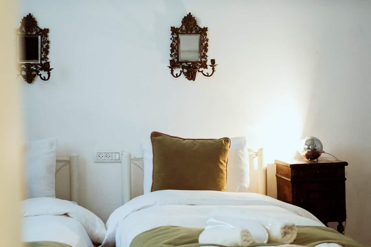 Chambre Double ou avec lits jumeaux, 2 lits une place (Tzefania apartments 103) | Coffres-forts dans les chambres, bureau, fer et planche à repasser
