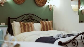 Basic Single Room, 1 Double Bed (Tzefania Hotel 204) | In-room safe, desk, iron/ironing board, free WiFi