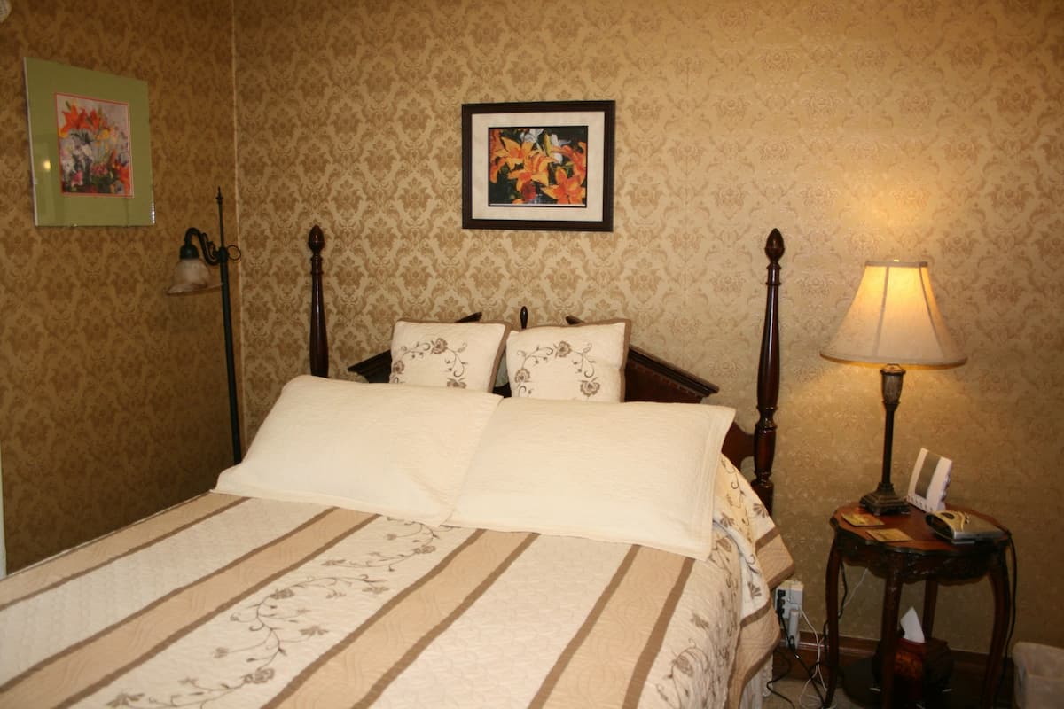 Kamar Double, ensuite, pemandangan kota (Lily) | 1 kamar tidur