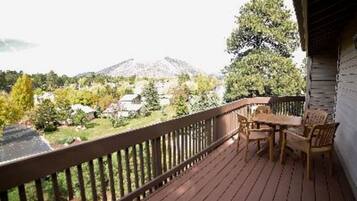 Phòng (2 Bedroom Deluxe) | Hiên