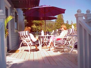Terrace/patio - A Midsummer's Dream Bed & Breakfast (Ashland)