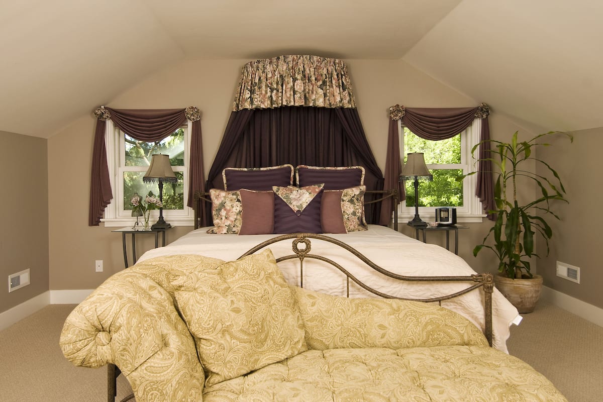 Room, Private Bathroom (Romeo) | Desk, iron/ironing board