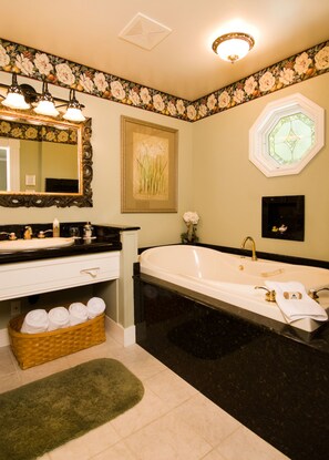Bathroom - A Midsummer's Dream Bed & Breakfast (Ashland)