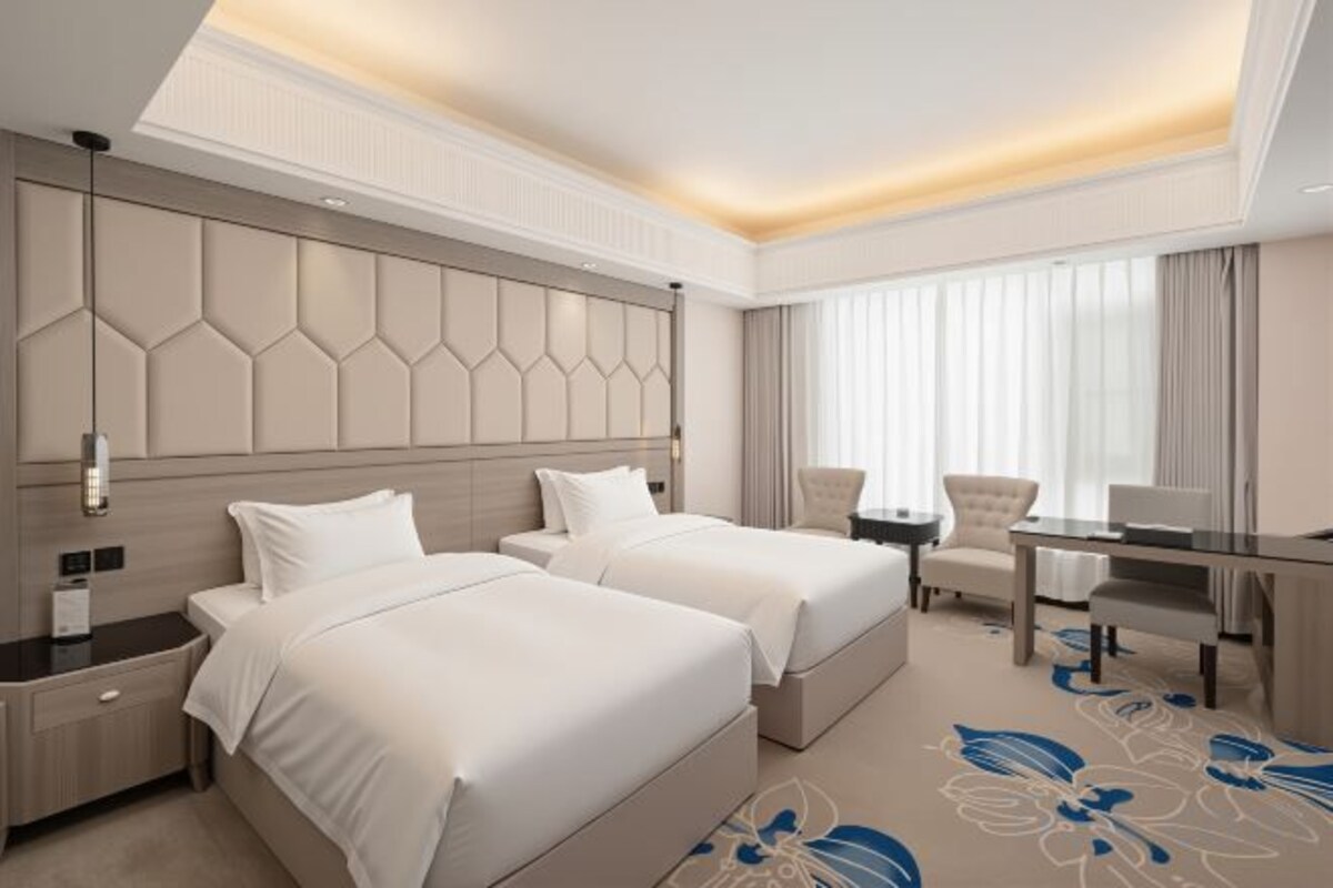 Deluxe 2-Bed Room
