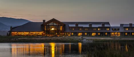 Façade de lâhĂ©bergement - soirĂ©e/nuit