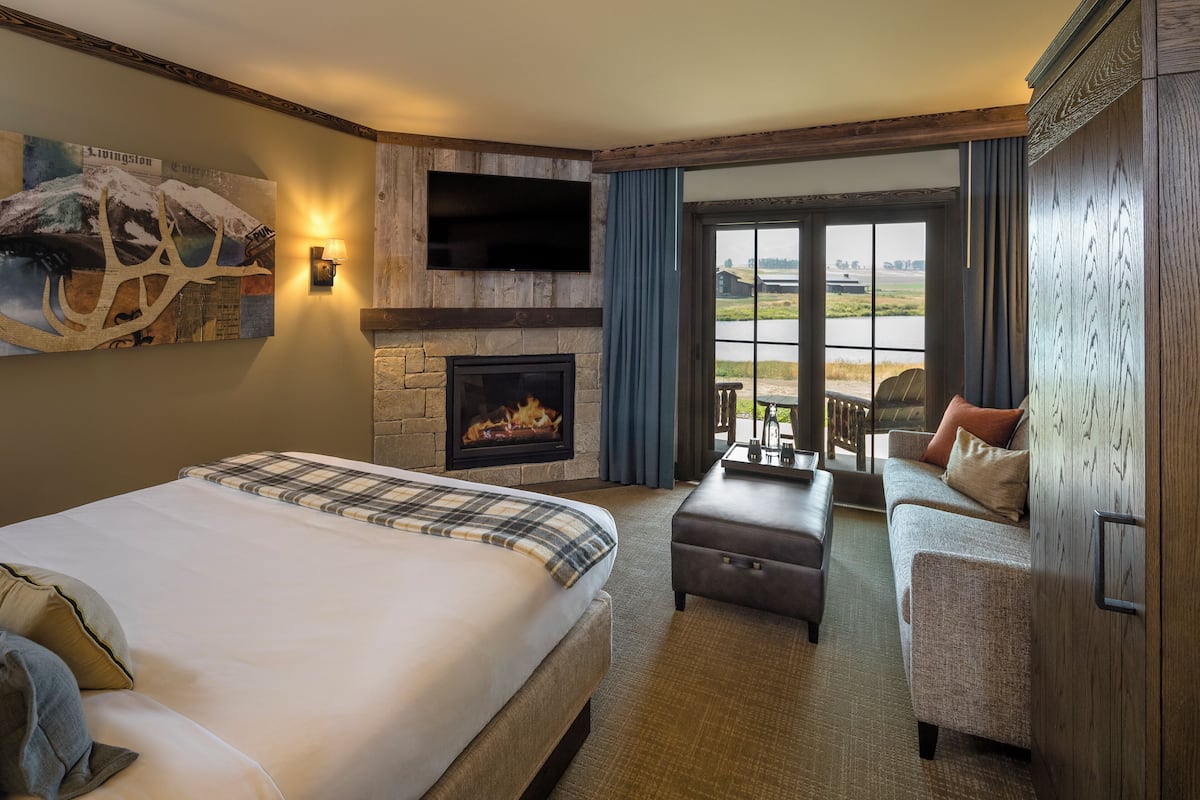 Premium bedding, pillowtop beds, in-room safe, desk