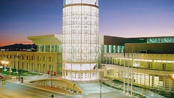 Condo, 3 phòng ngủ | Ngoại thất