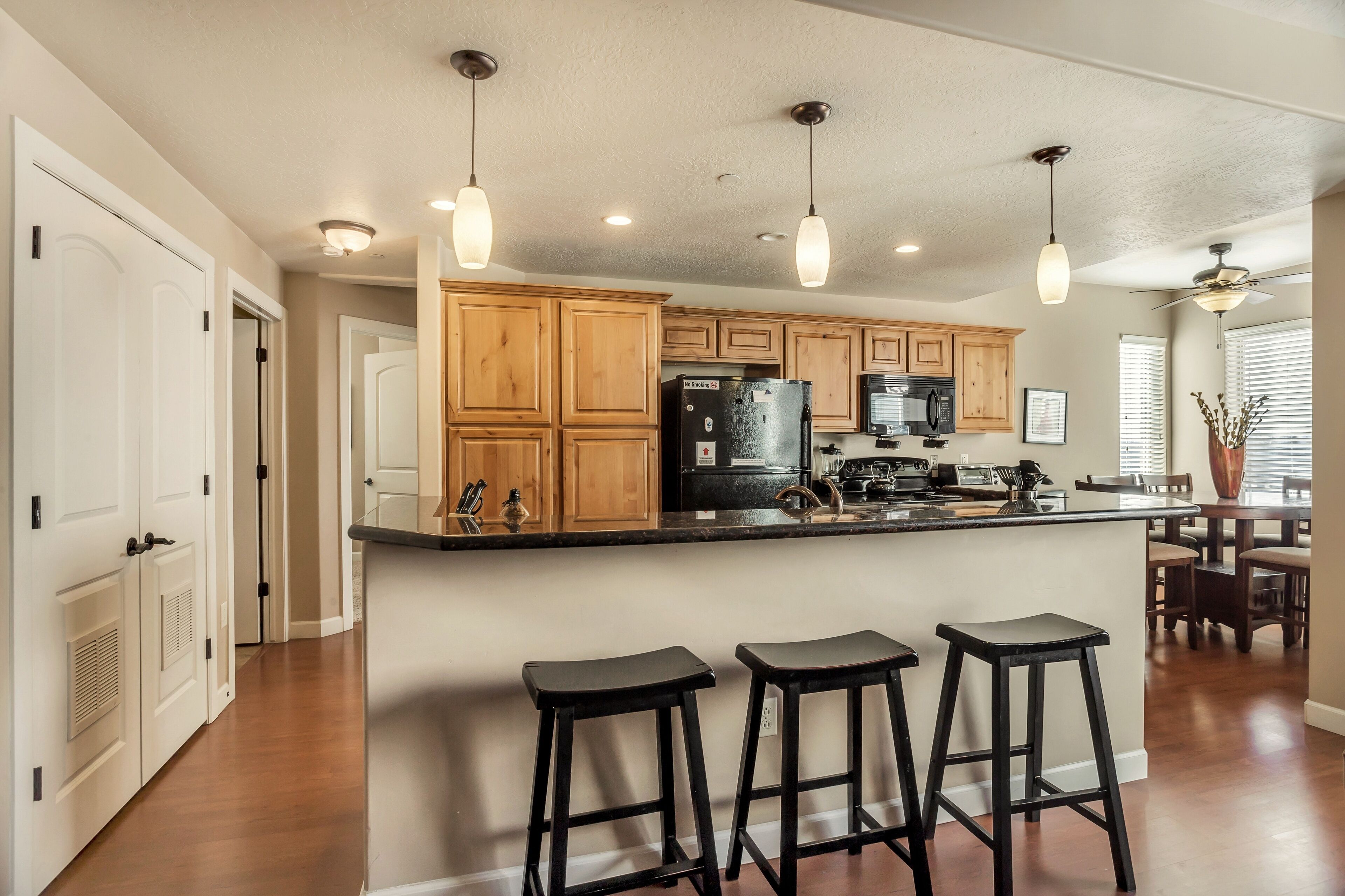 Condo, 3 phòng ngủ | Bếp riêng | Tủ lạnh, lò nướng, dụng cụ pha cà phê/trà, lò nướng bánh mì 