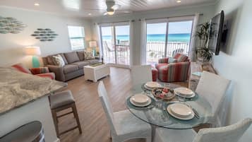 Apartamento, 1 habitación | Sala de estar | Una televisión