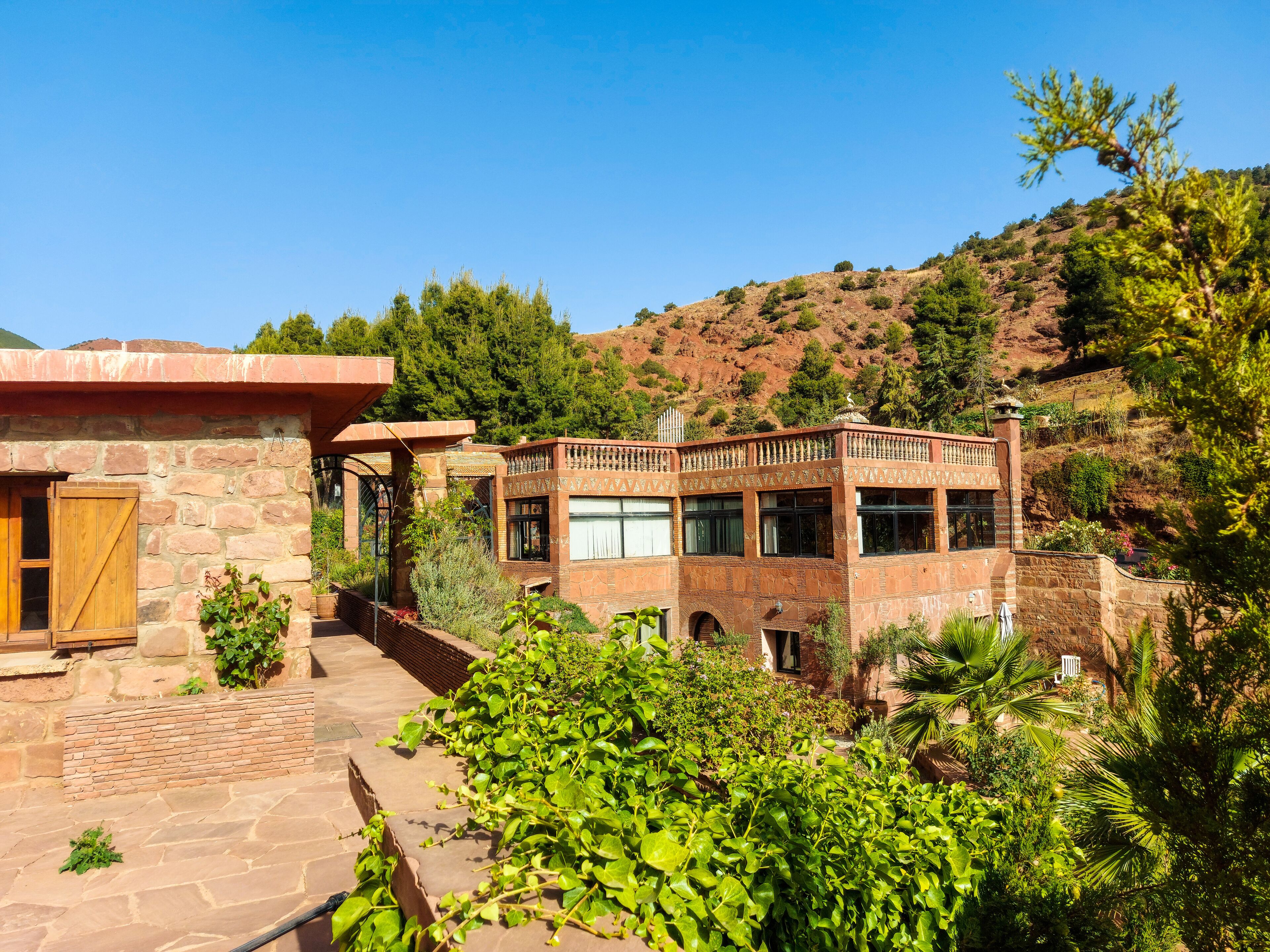 المنشأة من الخارج