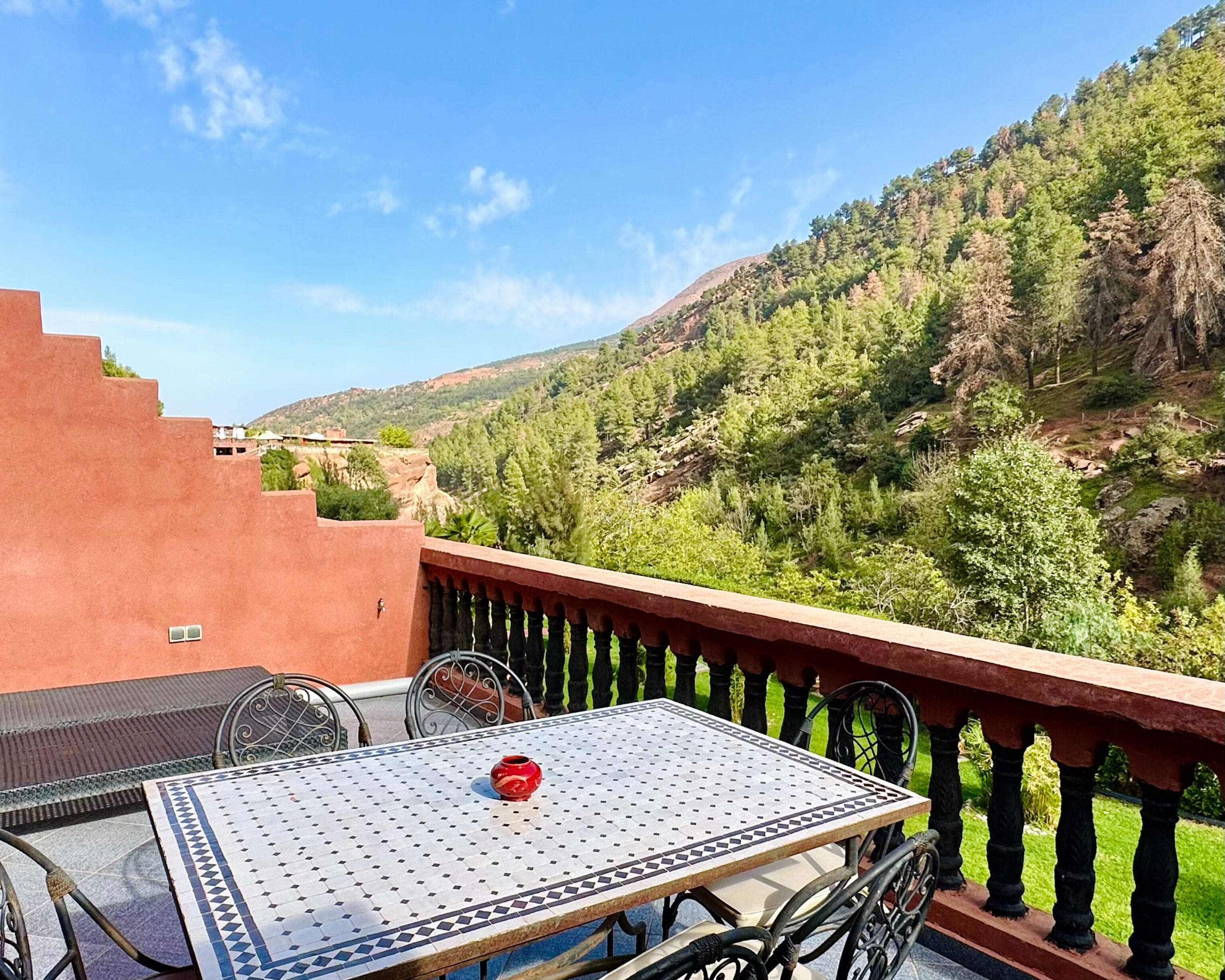 Comfort Double Room | 高档床上用品、遮光窗帘、隔音、熨斗/熨板